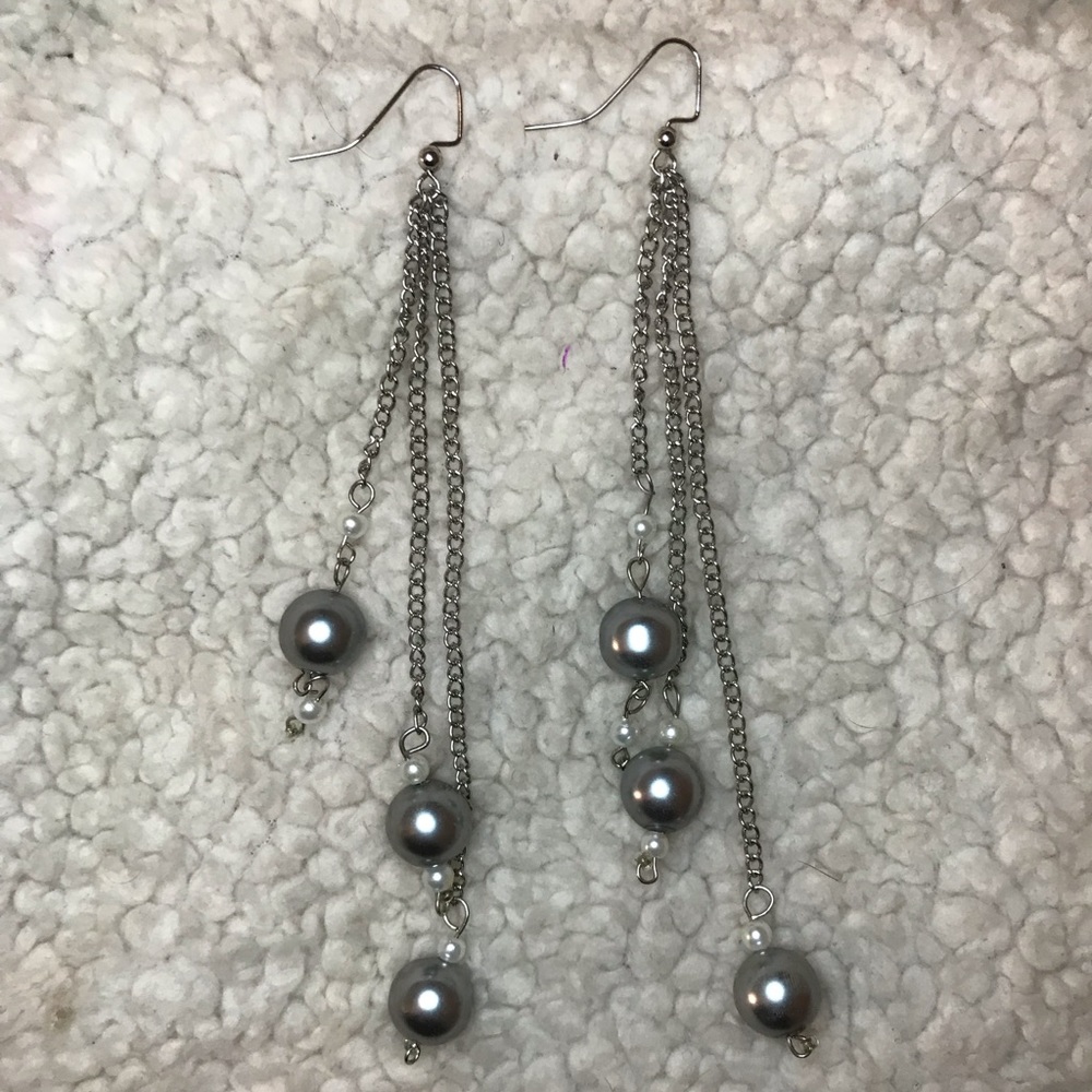 Statement pearl dangly earrings